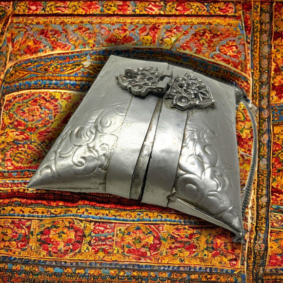 Vintage Byzantine Silver Tone Metal Hinged Pillow Purse Tiny Velvet Lined - Picture 3 of 7